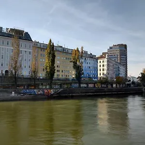 Family With Two Bathrooms Near To Center Apartment Wien