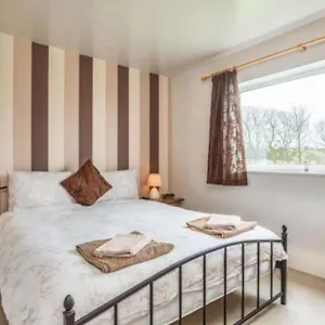 https://idyllic-whitby-cottage-with-sea-views-sleeps-6.yorkshirehotels.net