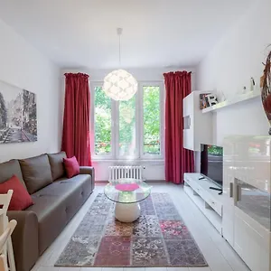 https://your-perfect-place-to-stay-on-vitosha-str-apt.sofiahotelsbg.com